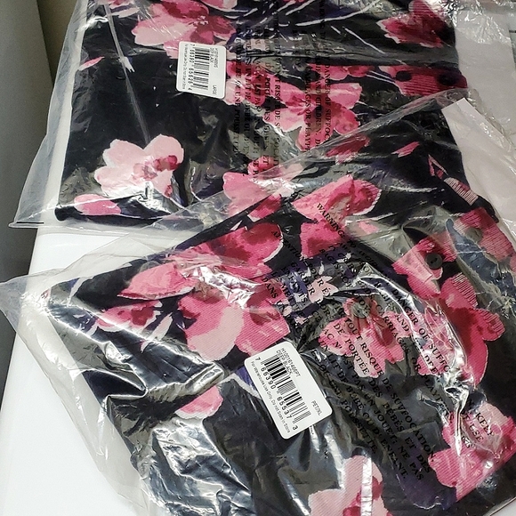 Karen Scott Daniella Relaxed-Fit Black w/ Pink Floral Button-Up Cardigan(L, PXL) - Picture 7 of 8